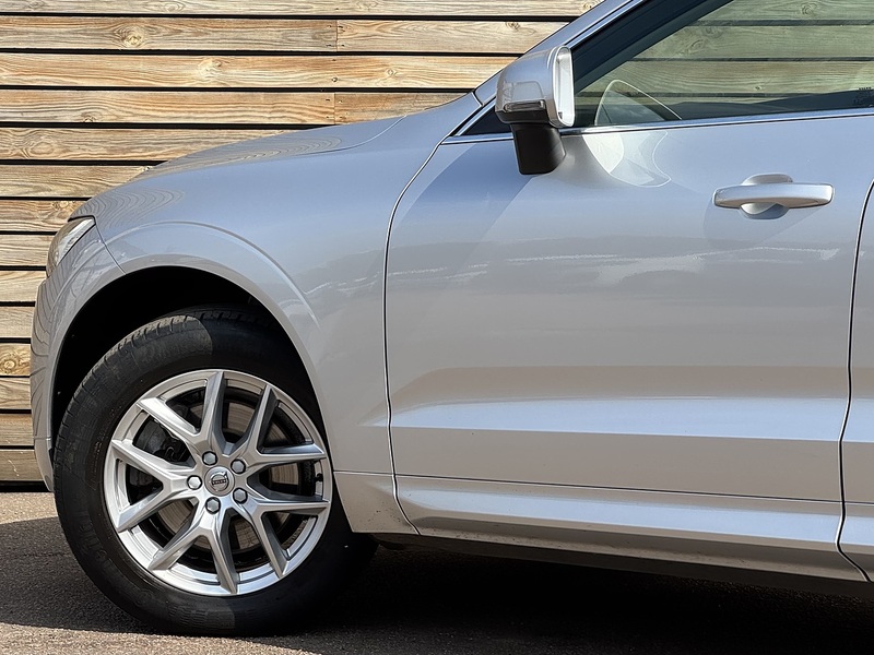 Volvo XC60 2020'20 B5 MHEV Momentum | Heated Steering Wheel | Top Spec! - U9172