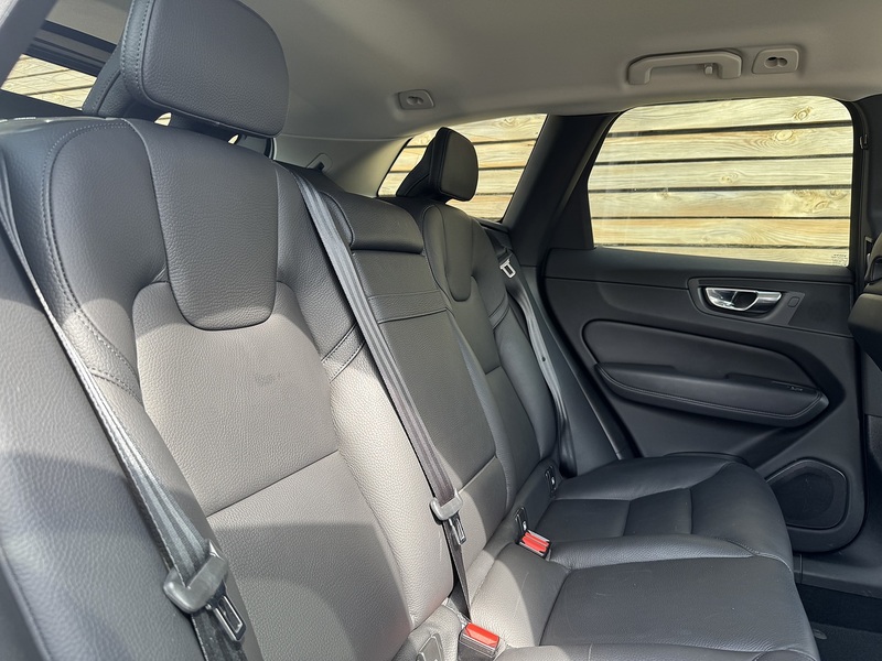 Volvo XC60 2020'20 B5 MHEV Momentum | Heated Steering Wheel | Top Spec! - U9172