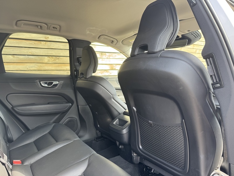 Volvo XC60 2020'20 B5 MHEV Momentum | Heated Steering Wheel | Top Spec! - U9172