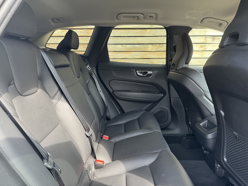 Volvo XC60 2020'20 B5 MHEV Momentum | Heated Steering Wheel | Top Spec! - U9172