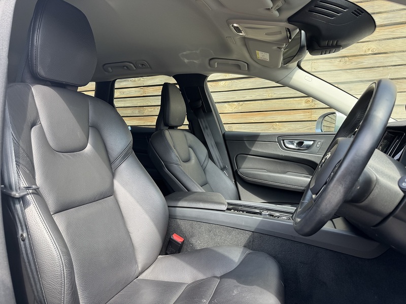 Volvo XC60 2020'20 B5 MHEV Momentum | Heated Steering Wheel | Top Spec! - U9172