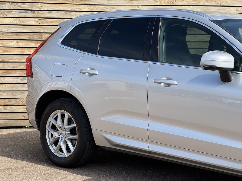 Volvo XC60 2020'20 B5 MHEV Momentum | Heated Steering Wheel | Top Spec! - U9172