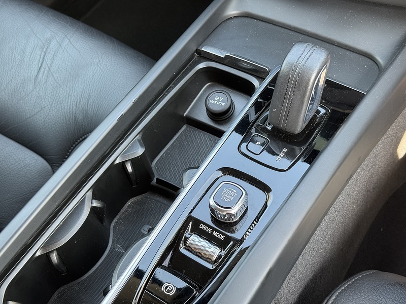 Volvo XC60 2020'20 B5 MHEV Momentum | Heated Steering Wheel | Top Spec! - U9172