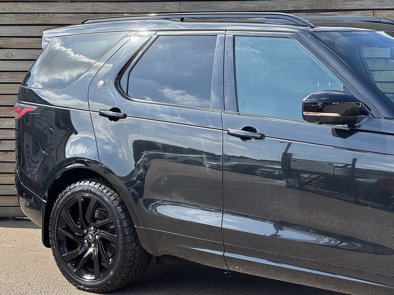 Land Rover Discovery 2022'72 D300 MHEV R-Dynamic HSE Commercial | Huge Spec | Rear Seat Conversion - U9186