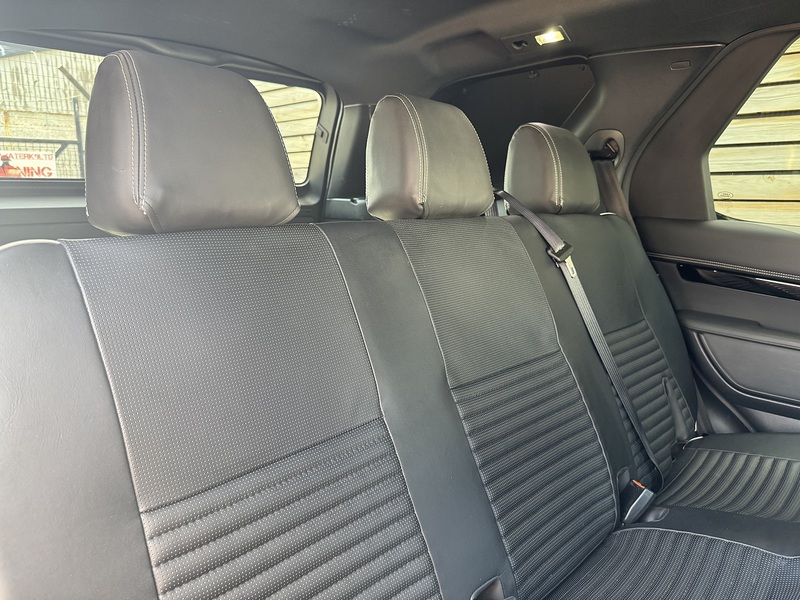 Land Rover Discovery 2022'72 D300 MHEV R-Dynamic HSE Commercial | Huge Spec | Rear Seat Conversion - U9186