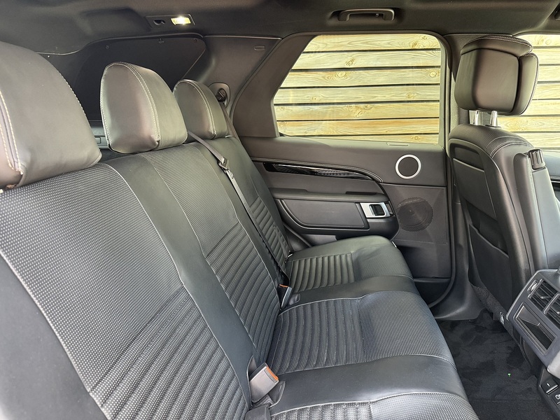 Land Rover Discovery 2022'72 D300 MHEV R-Dynamic HSE Commercial | Huge Spec | Rear Seat Conversion - U9186