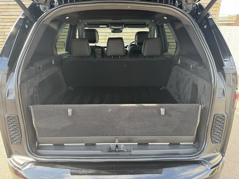 Land Rover Discovery 2022'72 D300 MHEV R-Dynamic HSE Commercial | Huge Spec | Rear Seat Conversion - U9186