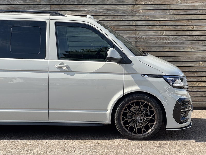 Volkswagen Transporter 2022'72 BiTDI T32 Highline | Big Spec Transporter | Leighton Upgrades! - U9191
