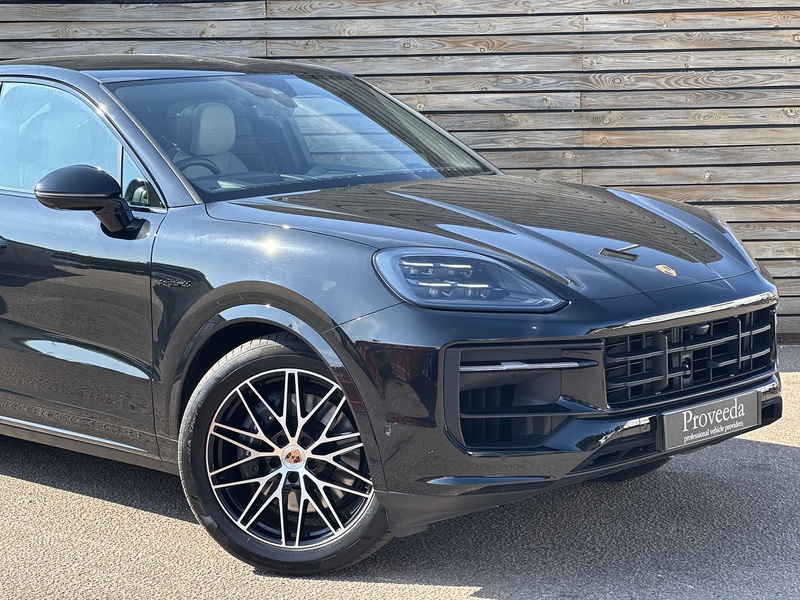 Porsche Cayenne 2025'75 V6 E-Hybrid Black Edition | Pan Roof | BOSE - U9207