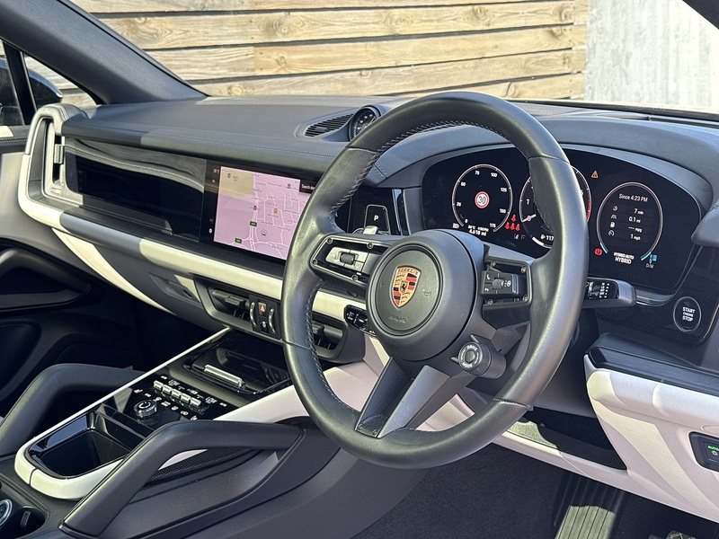 Porsche Cayenne 2025'75 V6 E-Hybrid Black Edition | Pan Roof | BOSE - U9207