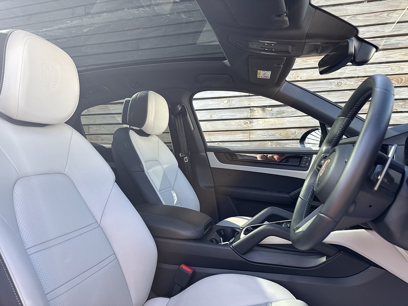 Porsche Cayenne 2025'75 V6 E-Hybrid Black Edition | Pan Roof | BOSE - U9207