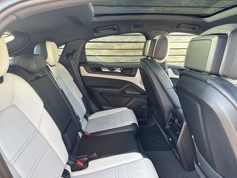 Porsche Cayenne 2025'75 V6 E-Hybrid Black Edition | Pan Roof | BOSE - U9207
