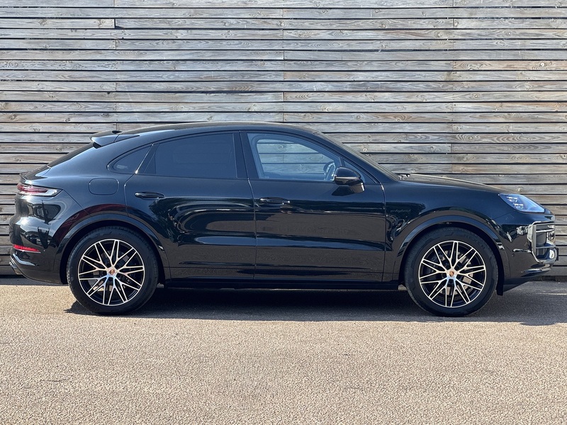 Porsche Cayenne 2025'75 V6 E-Hybrid Black Edition | Pan Roof | BOSE - U9207