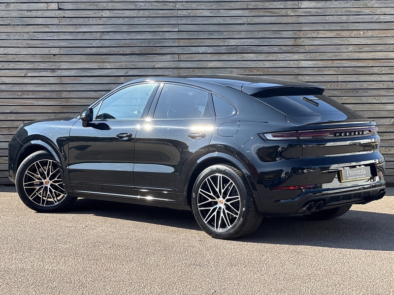 Porsche Cayenne 2025'75 V6 E-Hybrid Black Edition | Pan Roof | BOSE - U9207