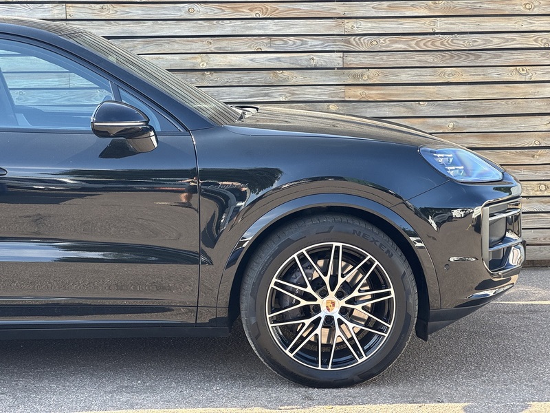Porsche Cayenne 2025'75 V6 E-Hybrid Black Edition | Pan Roof | BOSE - U9207