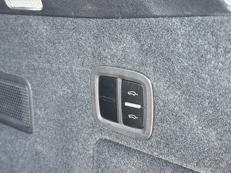 Porsche Cayenne 2025'75 V6 E-Hybrid Black Edition | Pan Roof | BOSE - U9207