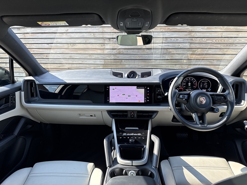 Porsche Cayenne 2025'75 V6 E-Hybrid Black Edition | Pan Roof | BOSE - U9207