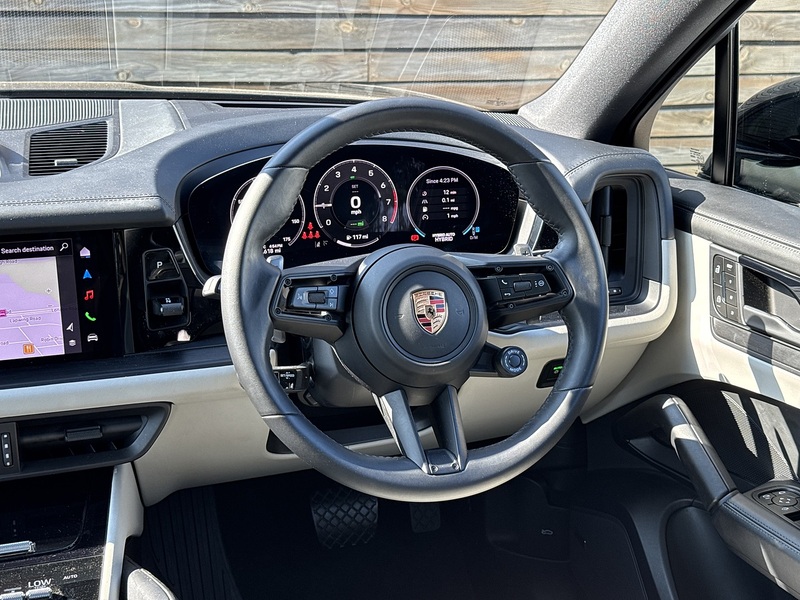 Porsche Cayenne 2025'75 V6 E-Hybrid Black Edition | Pan Roof | BOSE - U9207