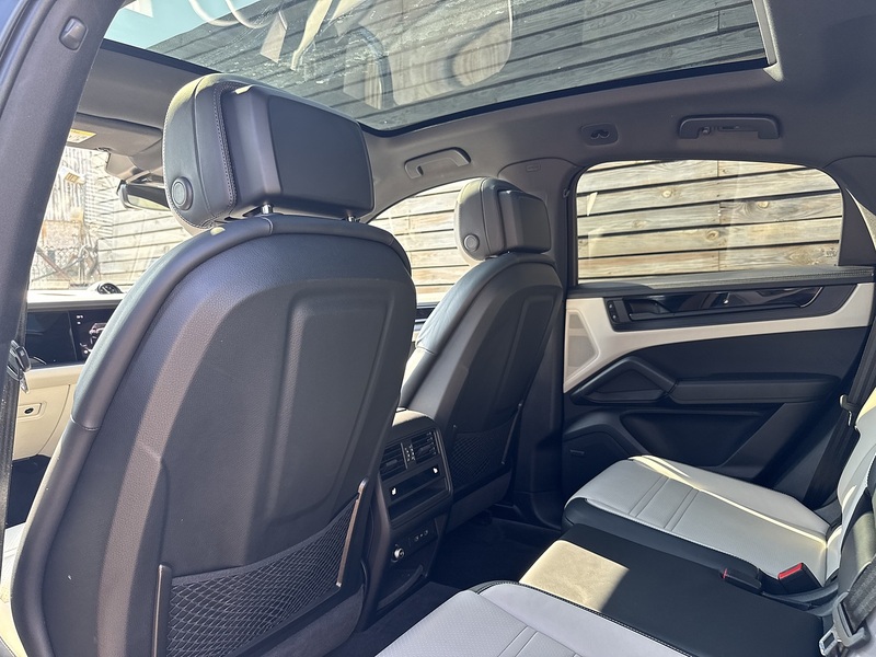 Porsche Cayenne 2025'75 V6 E-Hybrid Black Edition | Pan Roof | BOSE - U9207
