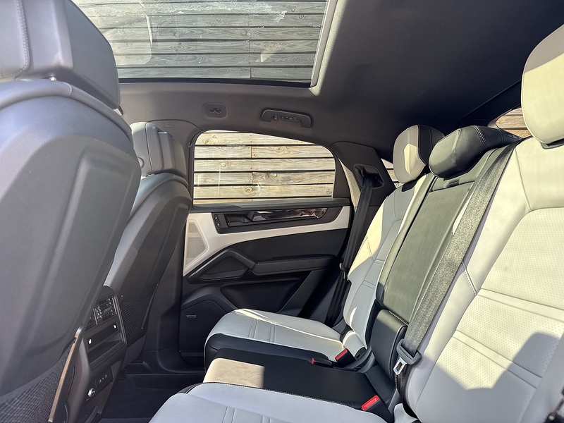 Porsche Cayenne 2025'75 V6 E-Hybrid Black Edition | Pan Roof | BOSE - U9207