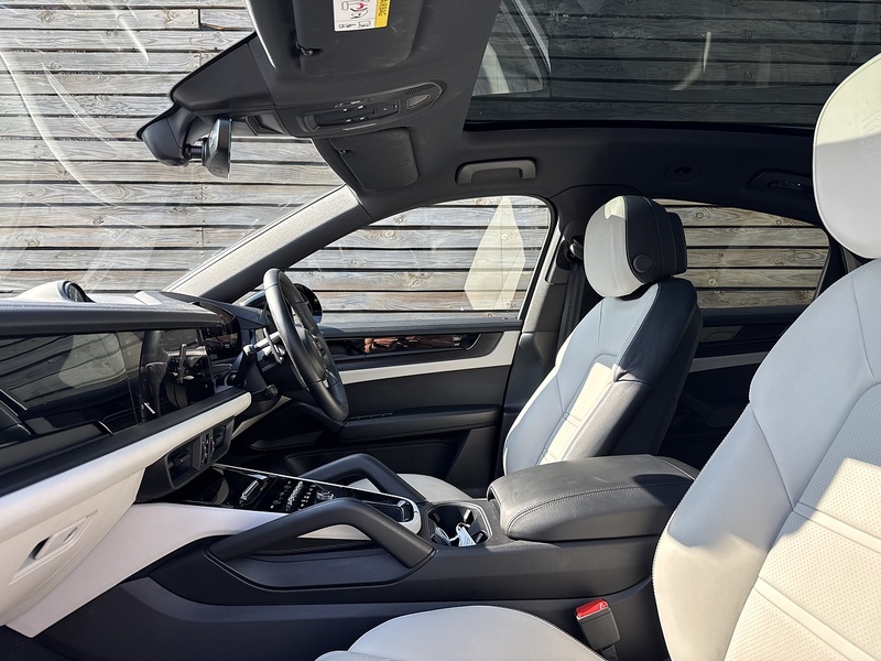Porsche Cayenne 2025'75 V6 E-Hybrid Black Edition | Pan Roof | BOSE - U9207