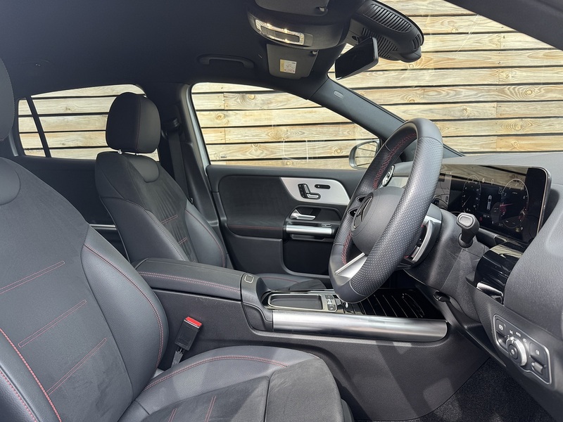 Mercedes-Benz GLA 2025'74 GLA200h MHEV AMG Line | Premium Pack | De Chromed - U9210