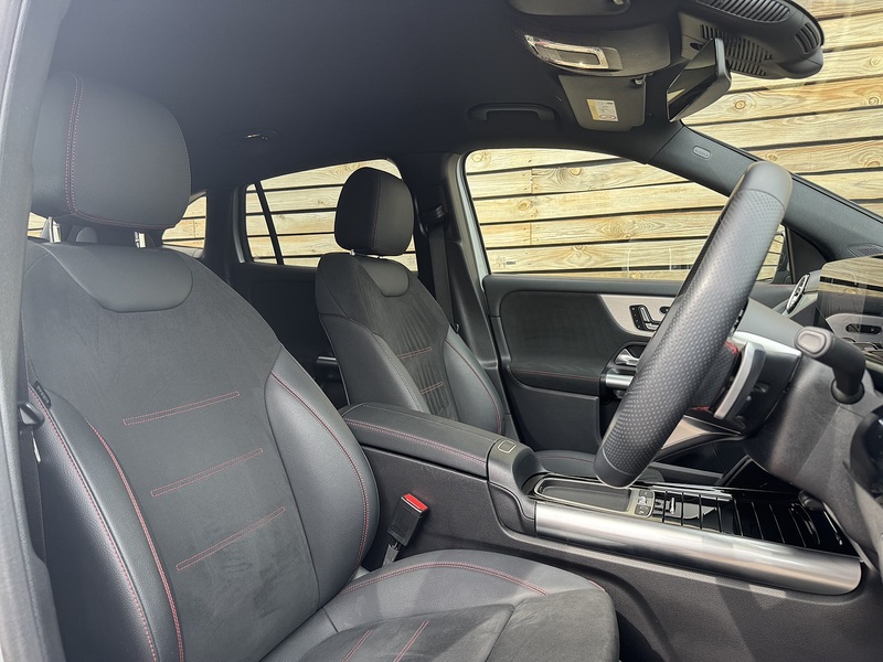 Mercedes-Benz GLA 2025'74 GLA200h MHEV AMG Line | Premium Pack | De Chromed - U9210