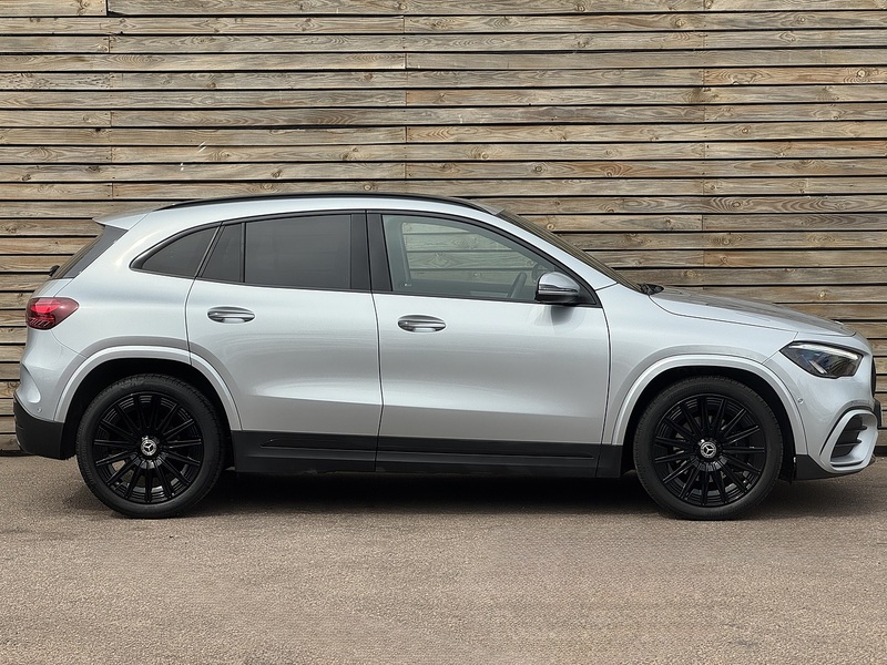 Mercedes-Benz GLA 2025'74 GLA200h MHEV AMG Line | Premium Pack | De Chromed - U9210