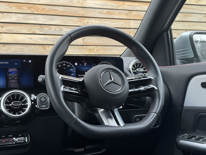 Mercedes-Benz GLA 2025'74 GLA200h MHEV AMG Line | Premium Pack | De Chromed - U9210