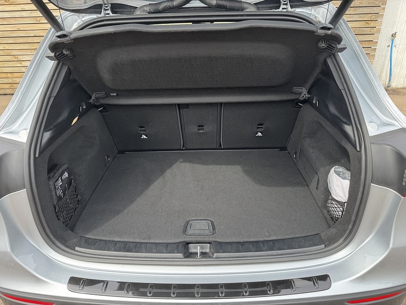 Mercedes-Benz GLA 2025'74 GLA200h MHEV AMG Line | Premium Pack | De Chromed - U9210