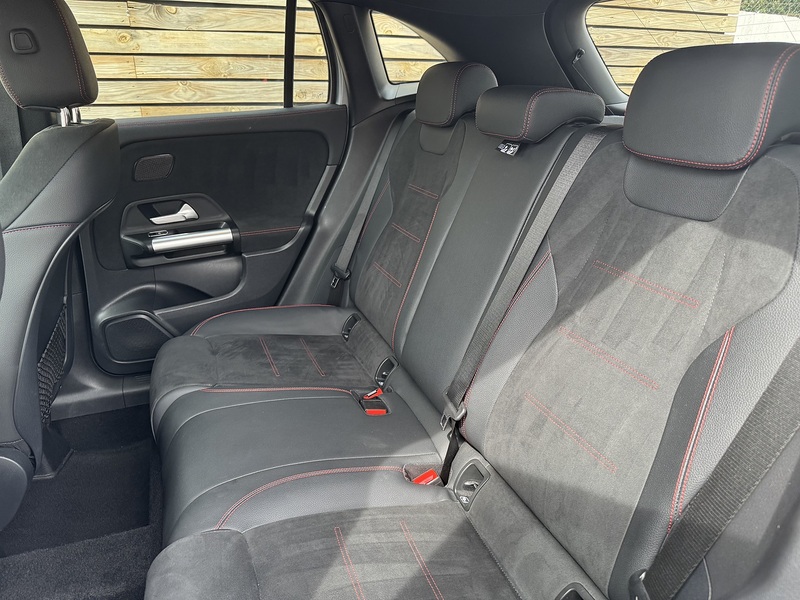 Mercedes-Benz GLA 2025'74 GLA200h MHEV AMG Line | Premium Pack | De Chromed - U9210