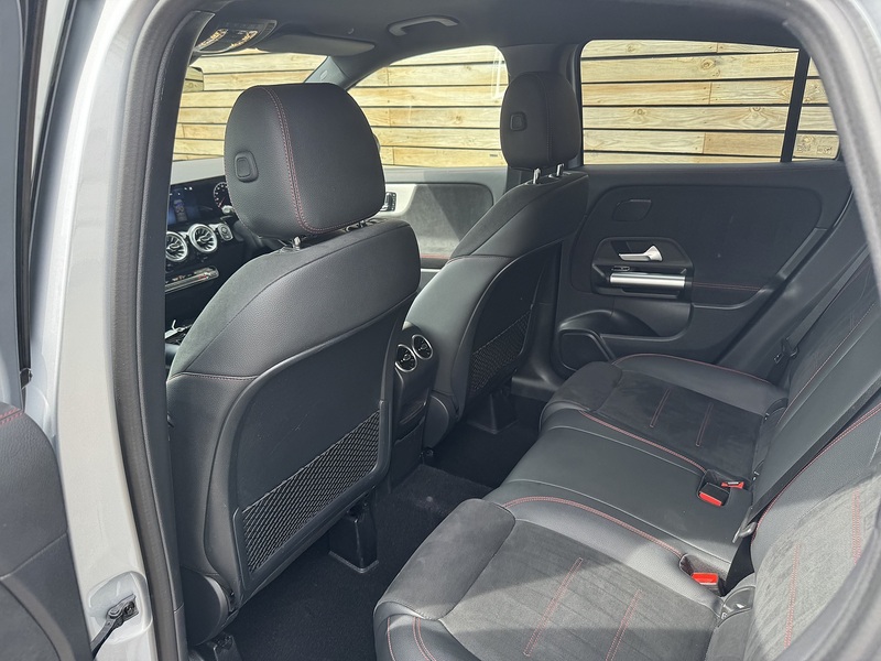 Mercedes-Benz GLA 2025'74 GLA200h MHEV AMG Line | Premium Pack | De Chromed - U9210