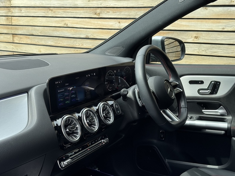 Mercedes-Benz GLA 2025'74 GLA200h MHEV AMG Line | Premium Pack | De Chromed - U9210