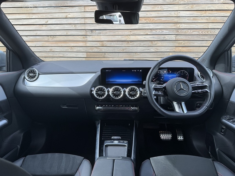 Mercedes-Benz GLA 2025'74 GLA200h MHEV AMG Line | Premium Pack | De Chromed - U9210