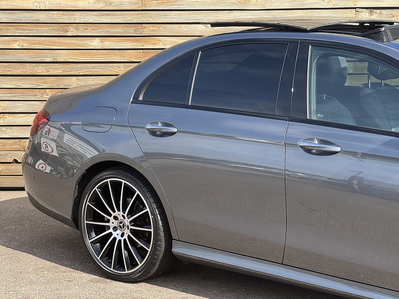 Mercedes-Benz E Class 2021'70 E220d AMG Line Night Edition | Premium Plus | Pan Roof - U9211