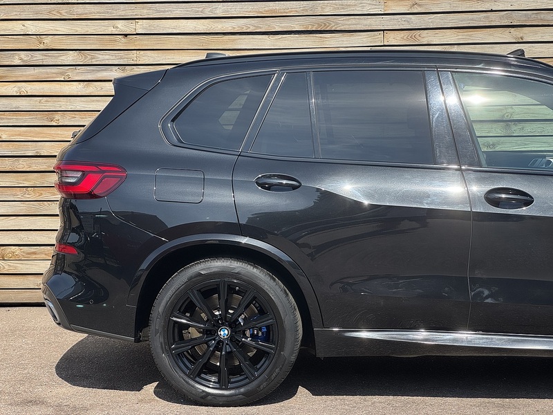 BMW X5 2018'68 40i M Sport | Sky Lounge Pack | Comfort Plus Pack - U9218