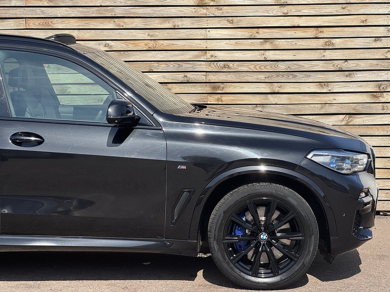 BMW X5 2018'68 40i M Sport | Sky Lounge Pack | Comfort Plus Pack - U9218