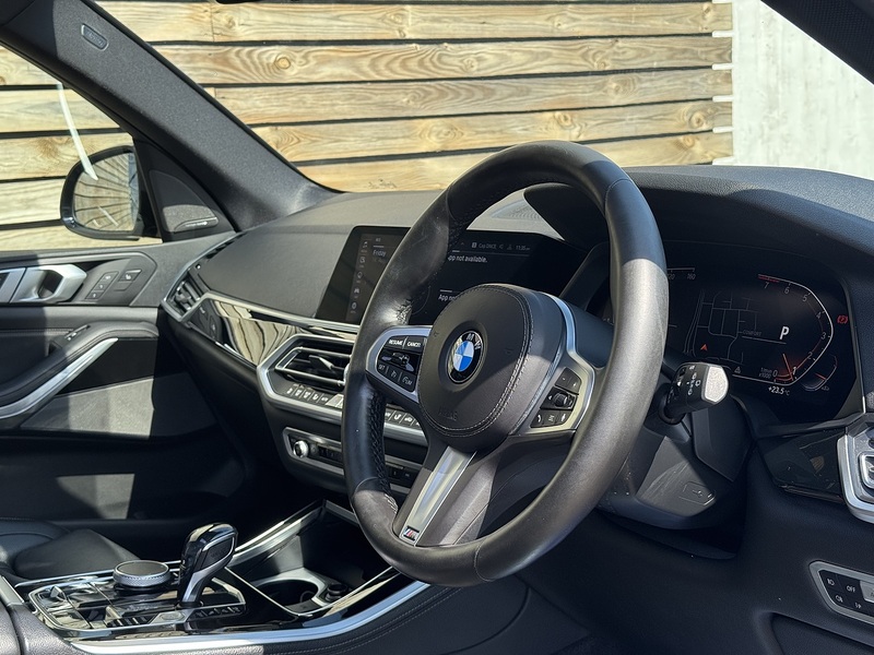 BMW X5 2018'68 40i M Sport | Sky Lounge Pack | Comfort Plus Pack - U9218