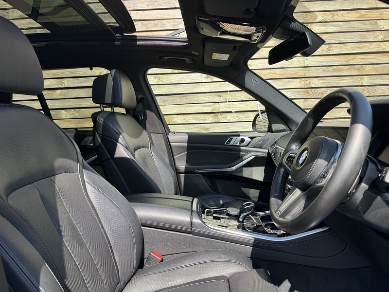 BMW X5 2018'68 40i M Sport | Sky Lounge Pack | Comfort Plus Pack - U9218