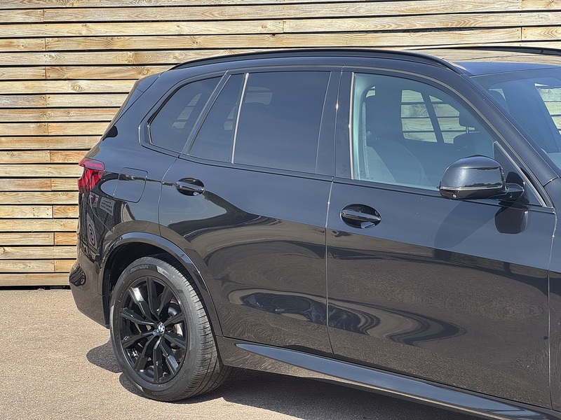 BMW X5 2018'68 40i M Sport | Sky Lounge Pack | Comfort Plus Pack - U9218