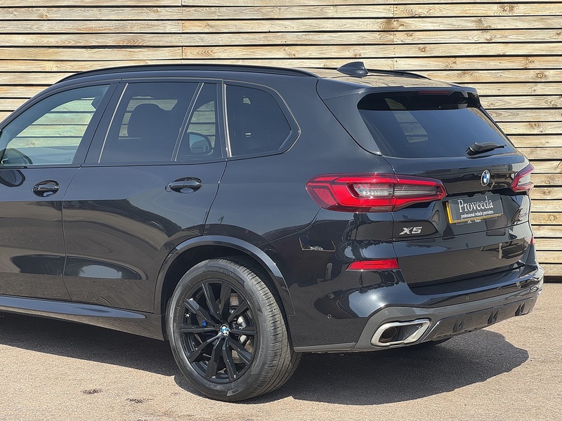BMW X5 2018'68 40i M Sport | Sky Lounge Pack | Comfort Plus Pack - U9218
