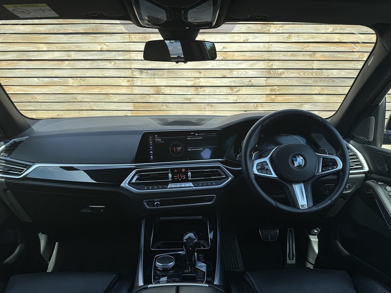 BMW X5 2018'68 40i M Sport | Sky Lounge Pack | Comfort Plus Pack - U9218