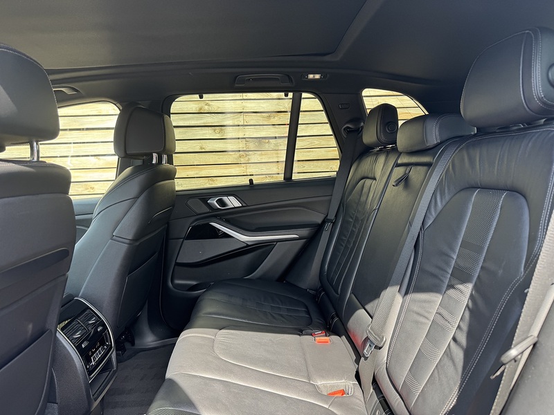 BMW X5 2018'68 40i M Sport | Sky Lounge Pack | Comfort Plus Pack - U9218