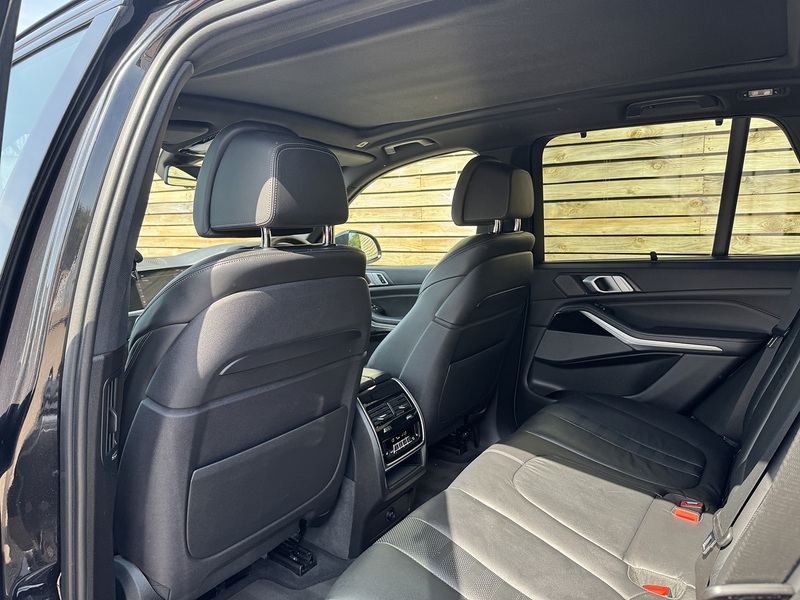 BMW X5 2018'68 40i M Sport | Sky Lounge Pack | Comfort Plus Pack - U9218