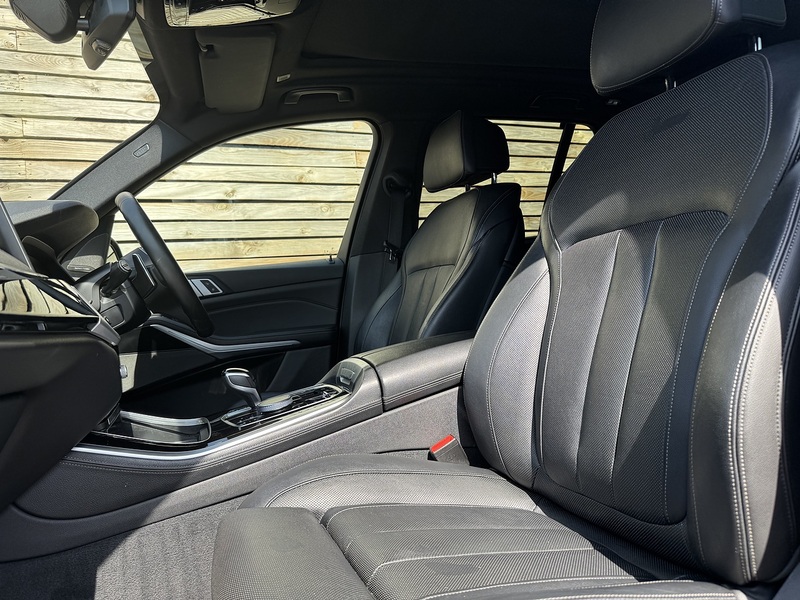 BMW X5 2018'68 40i M Sport | Sky Lounge Pack | Comfort Plus Pack - U9218