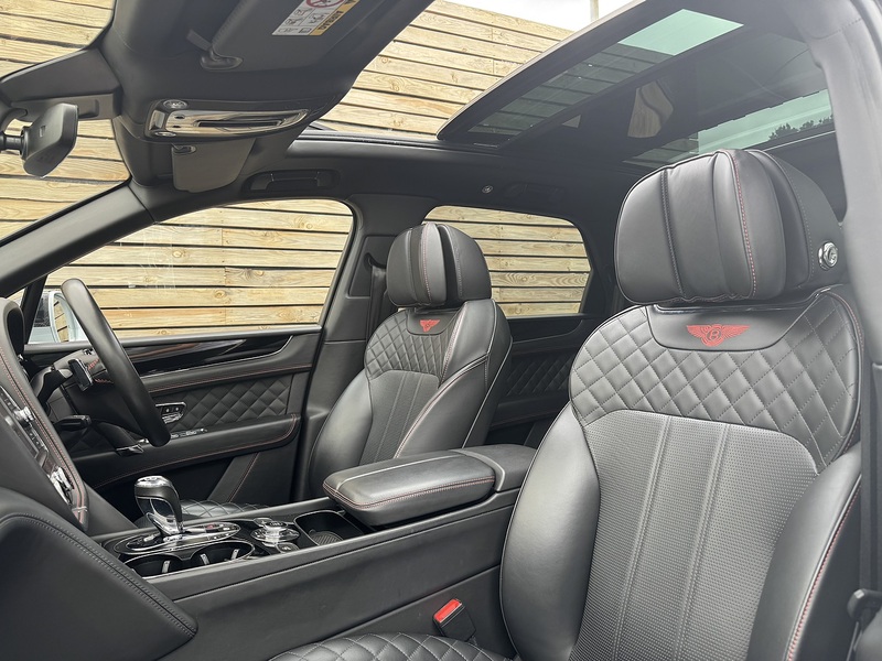 Bentley Bentayga 2017'67 W12 Mulliner | Big Spec | Sports Exhaust - U9228