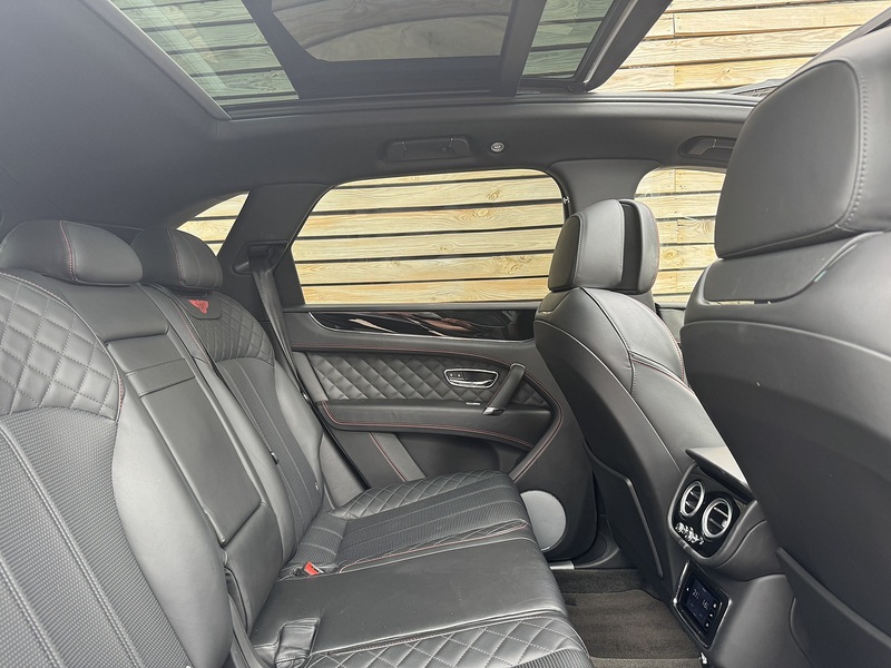 Bentley Bentayga 2017'67 W12 Mulliner | Big Spec | Sports Exhaust - U9228