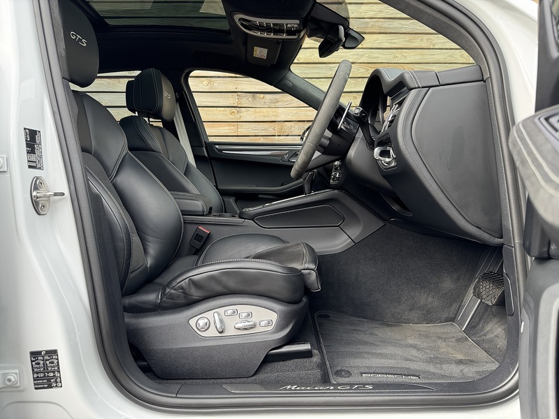 Porsche Macan 2023'23 T V6 GTS | £18k Options | Pan Roof - U9242