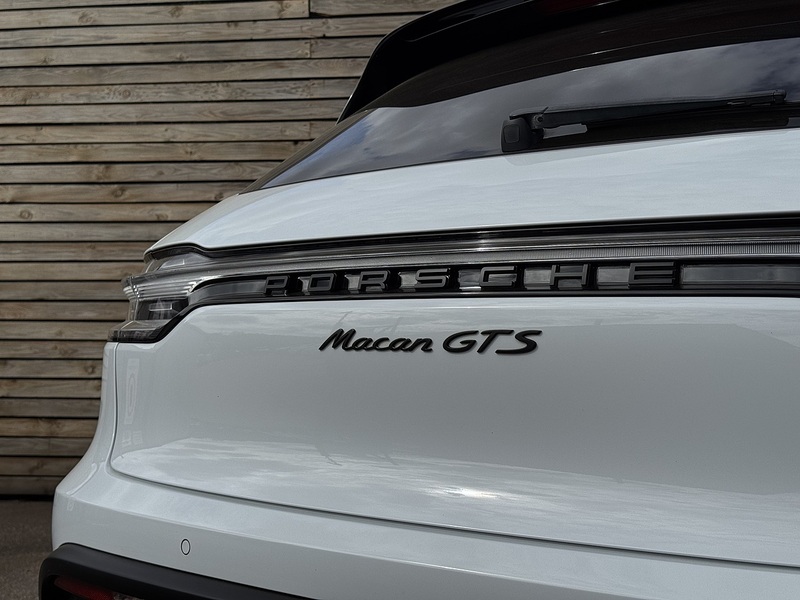 Porsche Macan 2023'23 T V6 GTS | £18k Options | Pan Roof - U9242