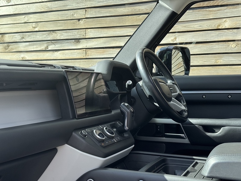 Land Rover Defender 90 2022'22 D250 MHEV HSE | Pan Roof | Side Steps - U9258